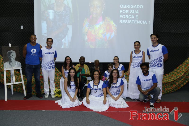 O Grupo Cangoma realizou uma bonita homenagem na Casa da Cultura (Foto: Ricardo Fernandes/Jornal da Franca)